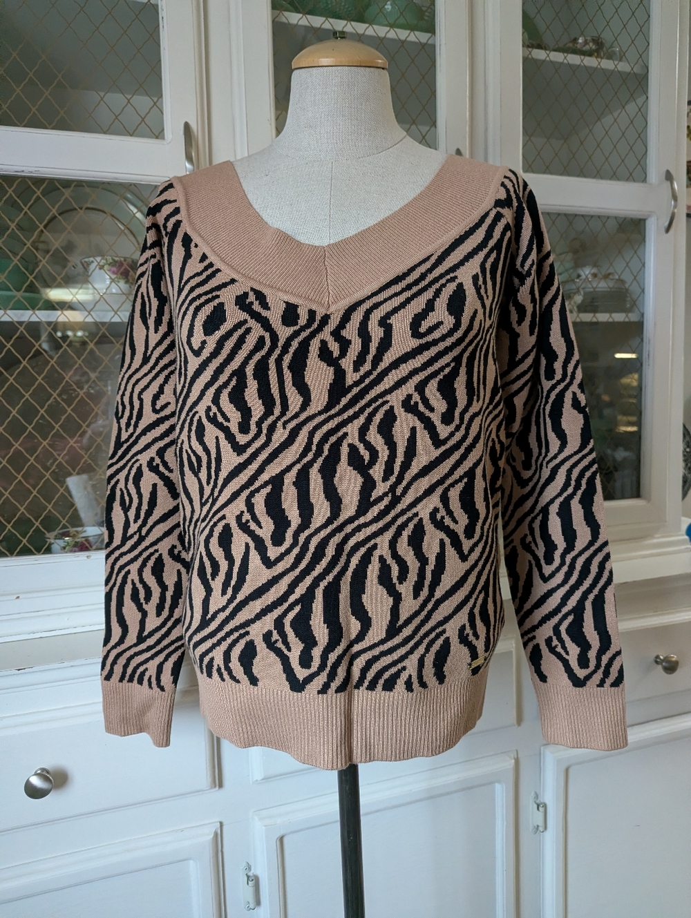 Guess Tan Black Zebra Print V-Neck Women's Light Weight Sweater Animal Stripe